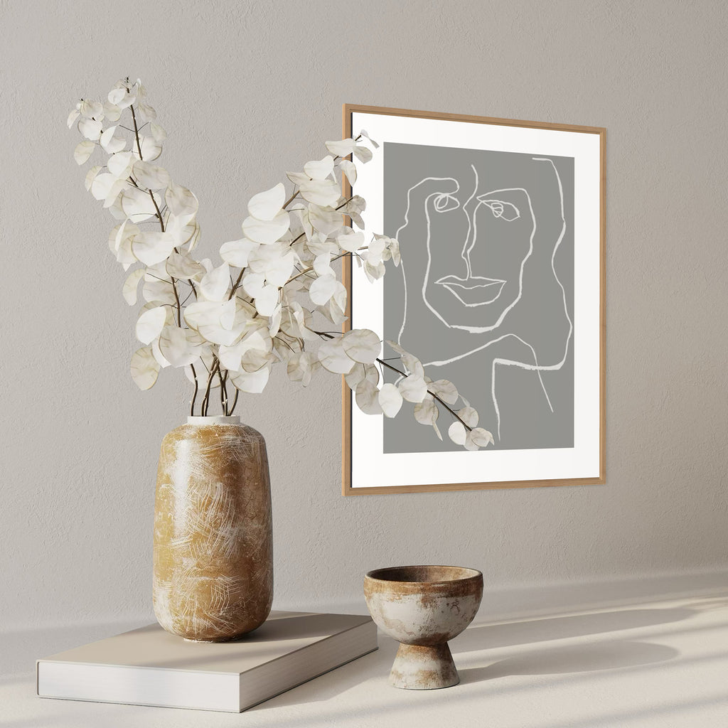 One Line Female Grey Limited Edition – styling i hjemmet, kunstplakat af Mette Handberg