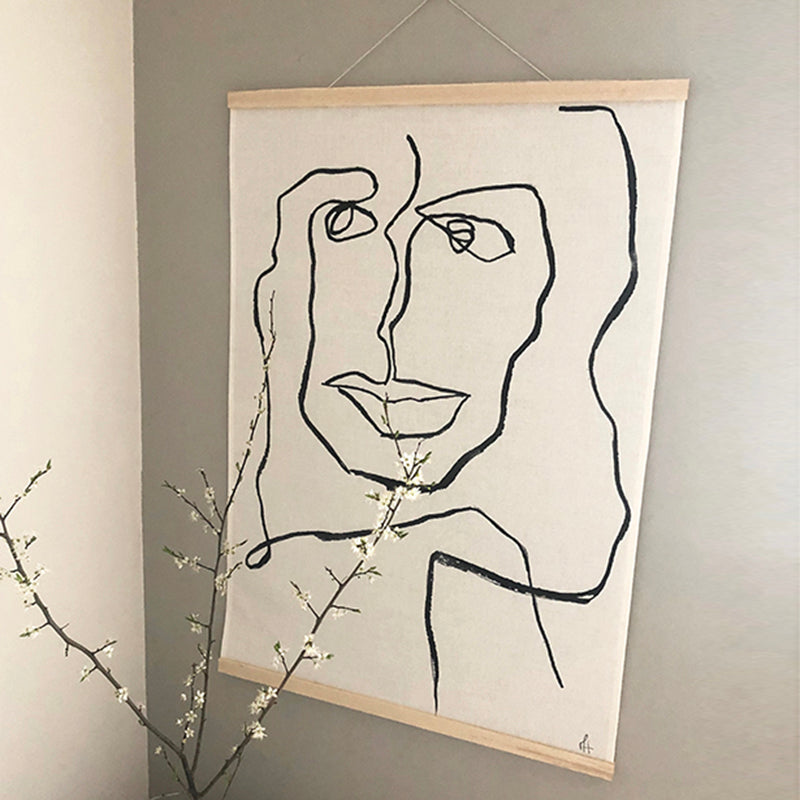 One Line Female Wall Hanging på stuevæggen