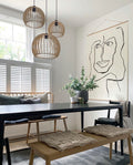 One Line Female Wall Hanging i spisestuen